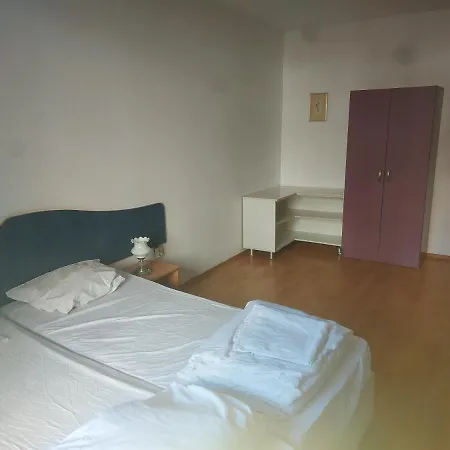And 1bedroom - Economy